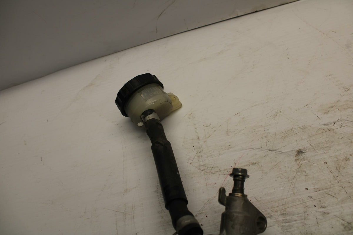 03 KAWASAKI NINJA ZX6RR ZX600K REAR BACK BRAKE MASTER CYLINDER W RESERVOIR BB264