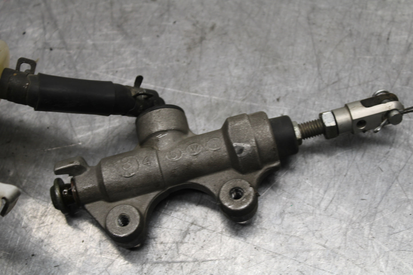 06 YAMAHA YZF R6 REAR BACK BRAKE MASTER CYLINDER W RESERVOIR BB716