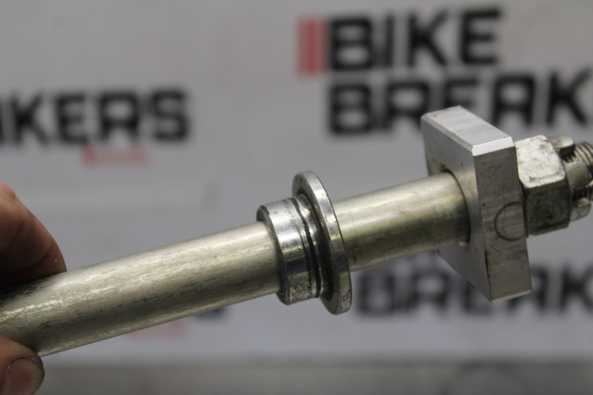 25 KAWASAKI Z900 REAR AXLE BACK WHEEL RIM PIVOT BOLT AXEL BB928