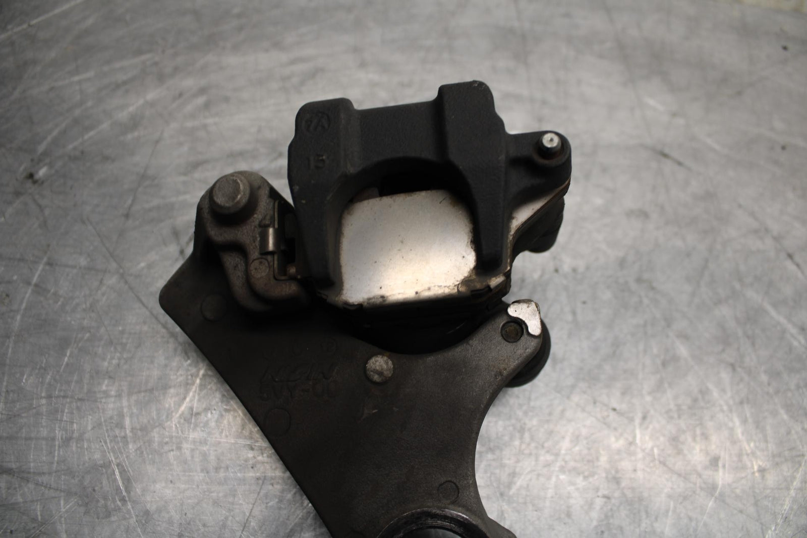 07-08 YAMAHA YZF R1 REAR  BRAKE CALIPER W MOUNT BRACKET 5VY-2580W-12-00 BB483