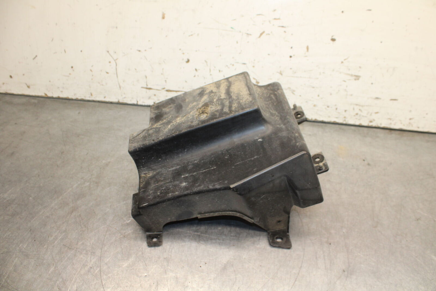 12-13 KAWASAKI Z1000 REAR BACK TAIL UNDERTAIL BATTERY TRAY PLASTIC BB743