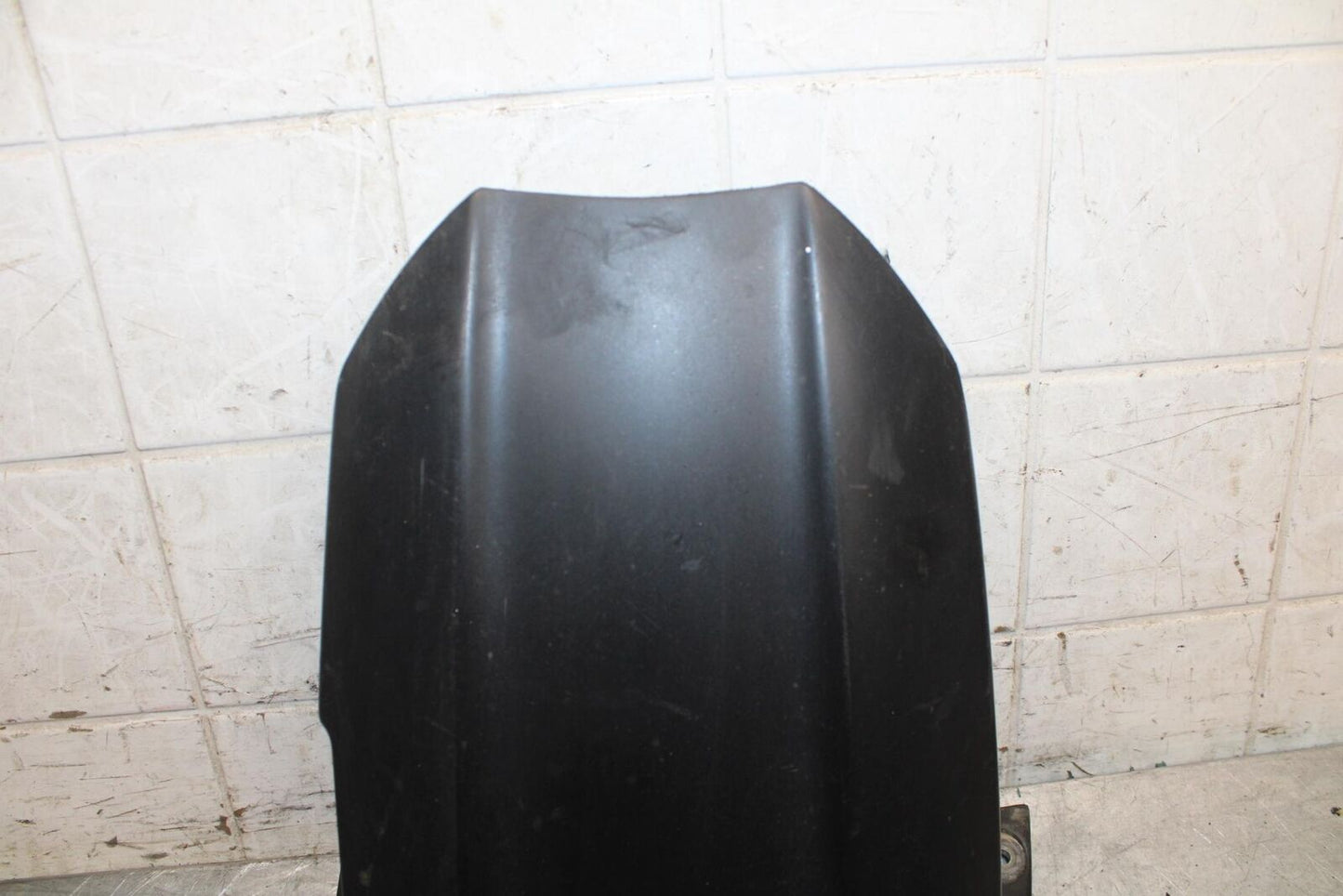 2003 Yamaha YZF R6 REAR BACK WHEEL TIRE HUGGER FENDER 5SL-21650-00-00 BB539