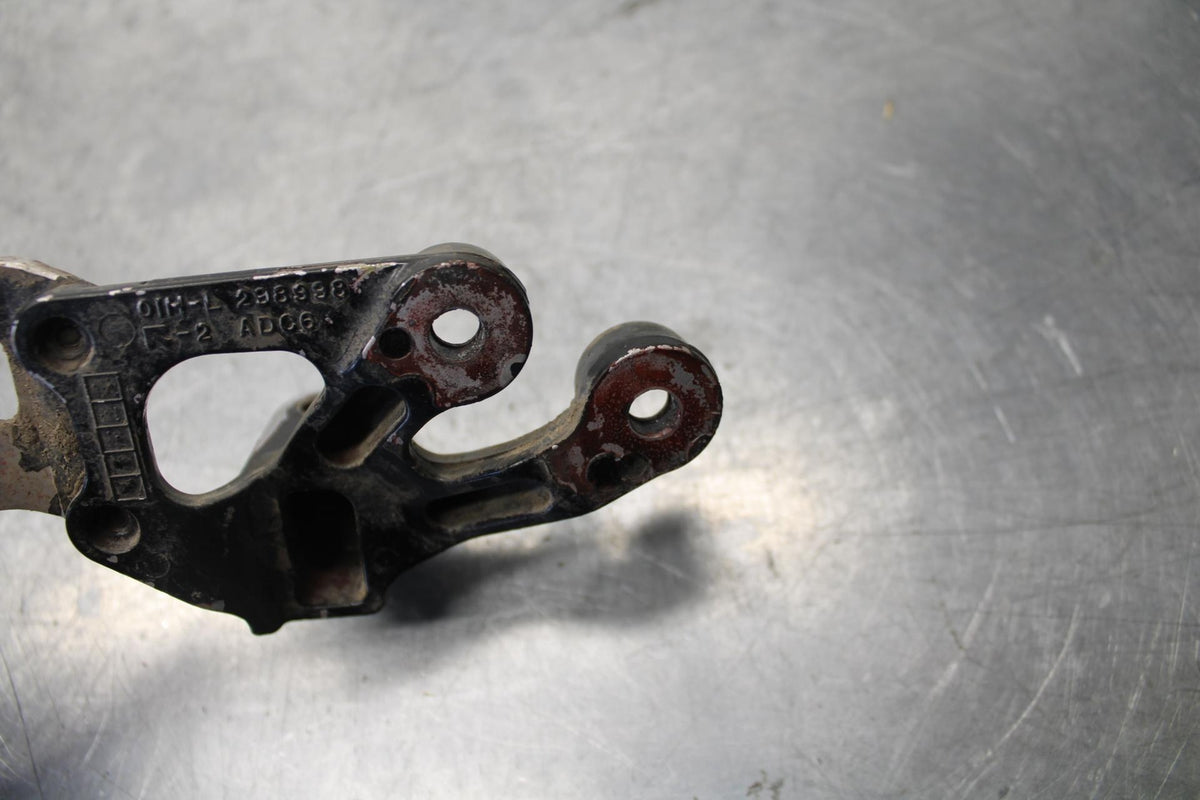 08-10 SUZUKI GSXR 600  LEFT REARSET  DRIVER FOOT PEG BRACKET MOUNT BB101 #B