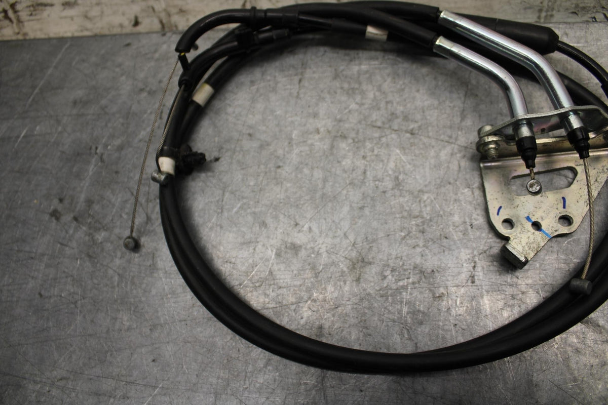 19 YAMAHA YZF R3 THROTTLE CABLES LINES BB56