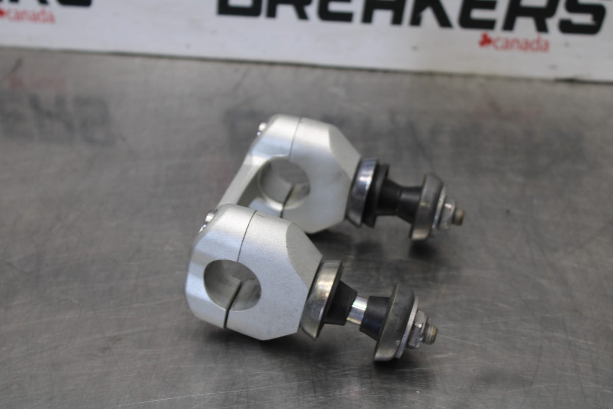 12 TRIUMPH STREET TRIPLE R HANDLEBAR RISERS BB914
