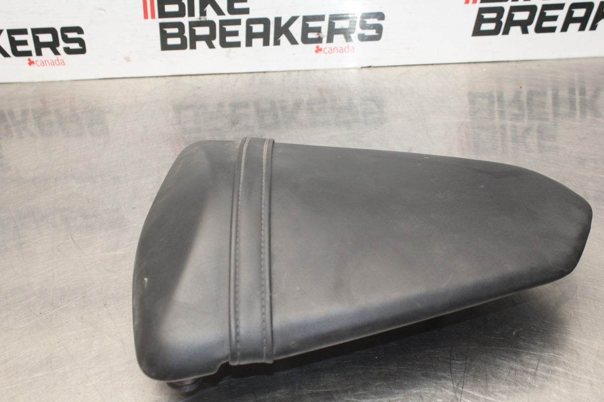 17-18 YAMAHA YZF R3 REAR BACK PASSENGER TANDEM SEAT PAD SADDLE PILLION BB813