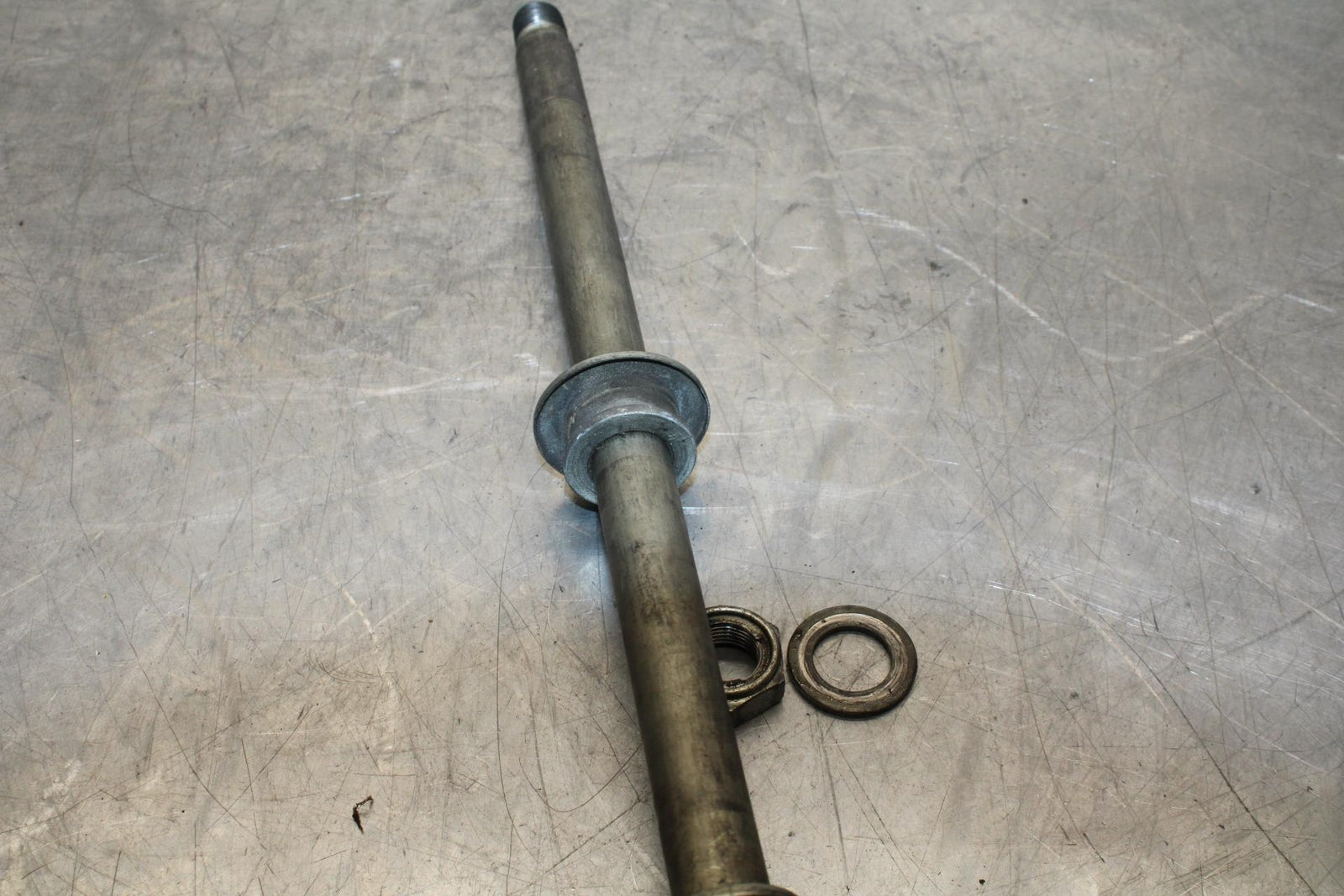 2004 Suzuki Intruder 1500 VL1500 REAR AXLE BACK WHEEL RIM PIVOT BOLT AXEL BB573