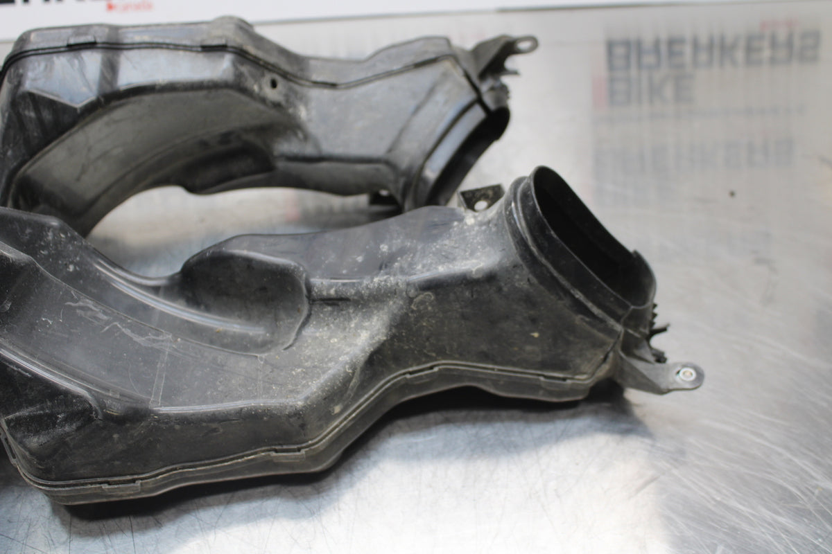 11 SUZUKI GSXR1000 RIGHT LEFT AIR INTAKE DUCTS BB142