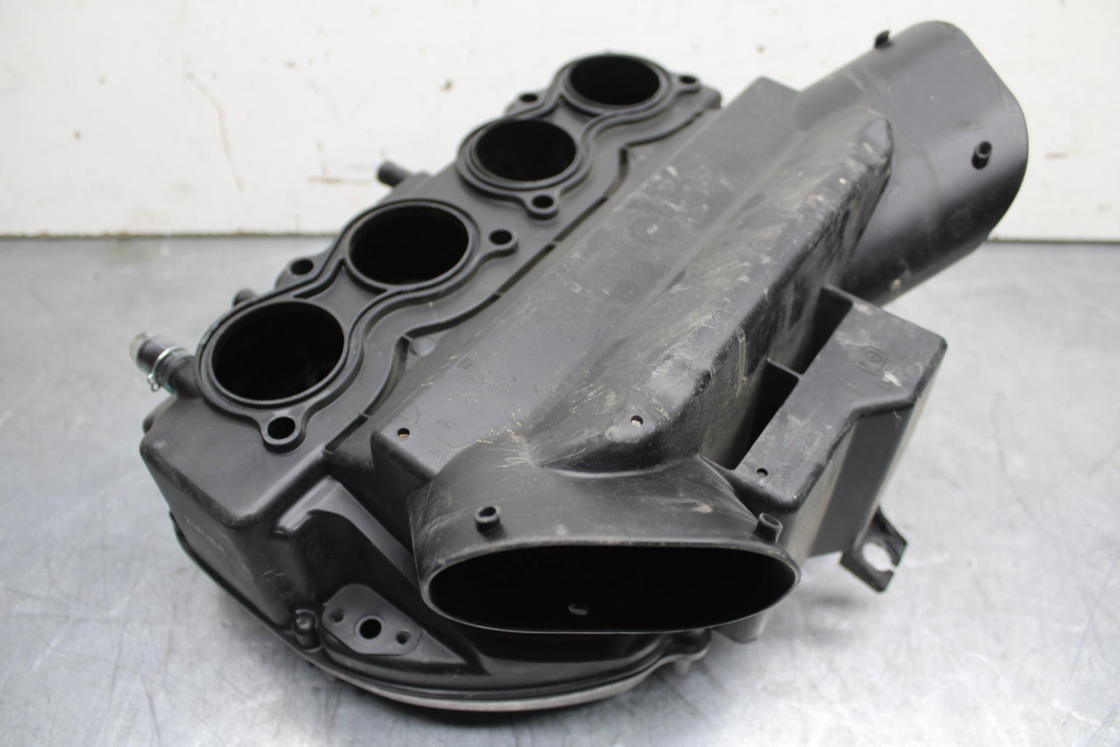11-23 SUZUKI GSXR 750 AIRBOX AIR INTAKE FILTER BOX BB630