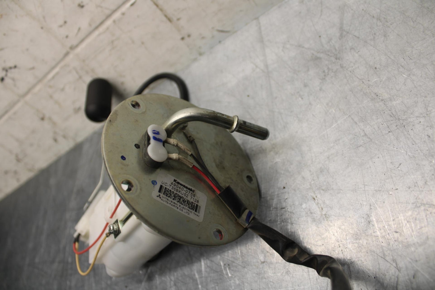 17 KAWASAKI VERSYS_X 300 FUEL PUMP GAS PETROL SENDER UNIT BB504