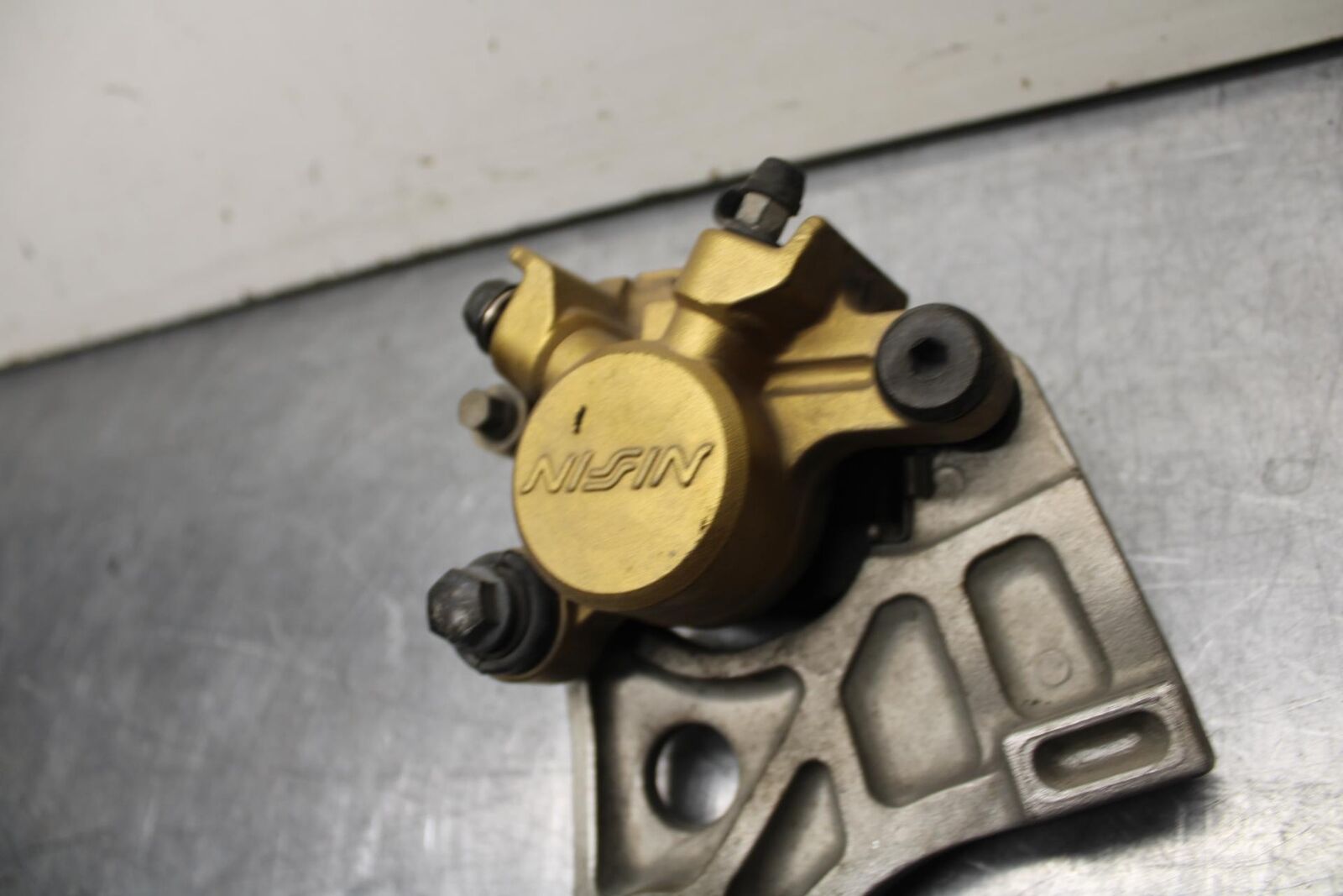 03-04 HONDA CBR600RR REAR  BRAKE CALIPER W MOUNT BRACKET 43150-MEE-006 BB614