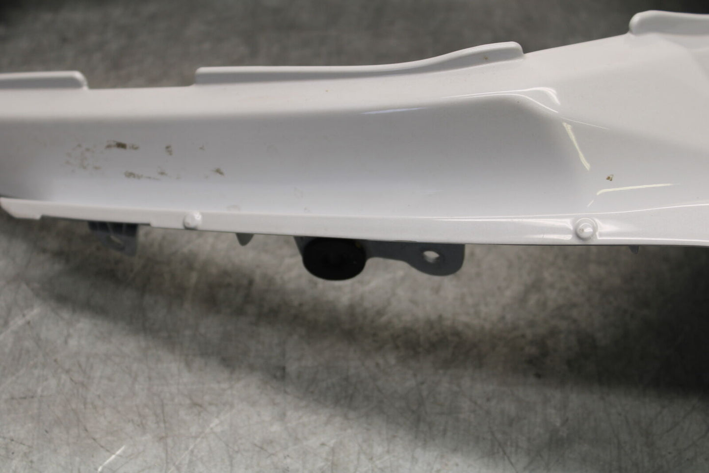 18-23 KAWASAKI NINJA 400 CENTER REAR BACK TAIL FAIRING COWL BB660