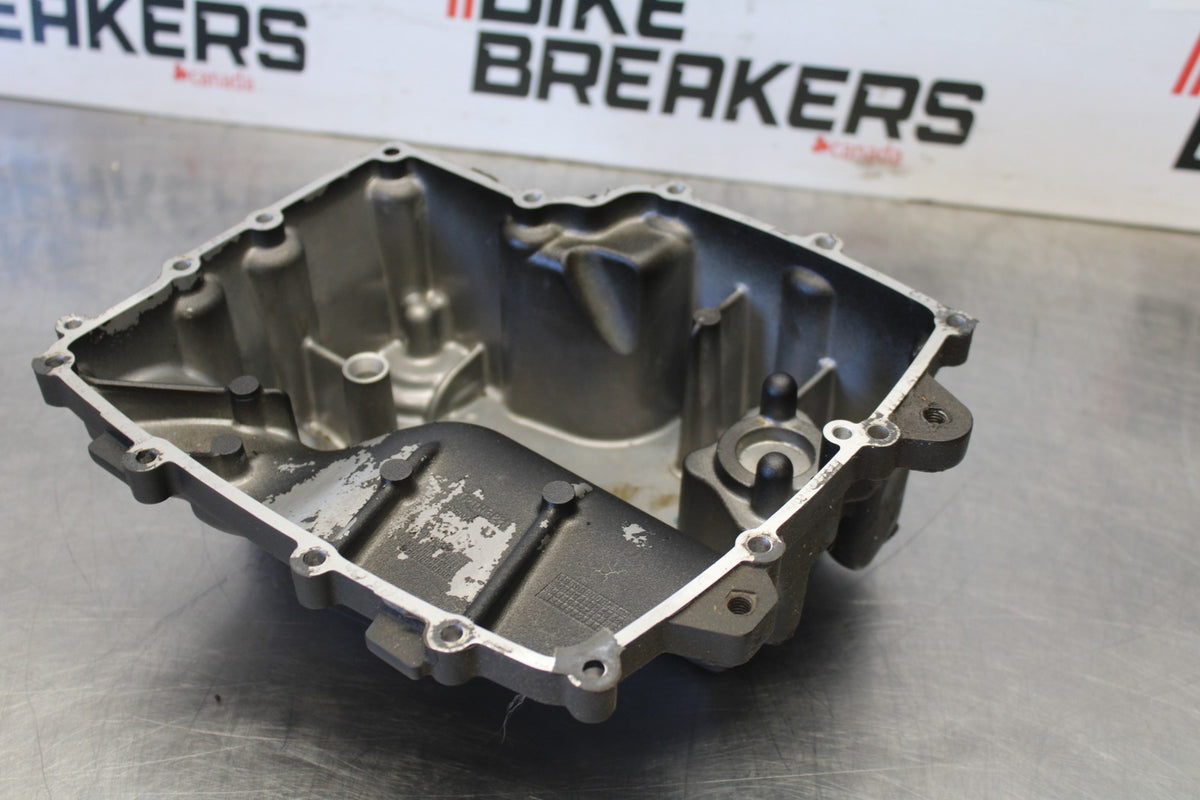 15 TRIUMPH TIGER 800 ENGINE MOTOR BOTTOM OIL PAN COVER BB873