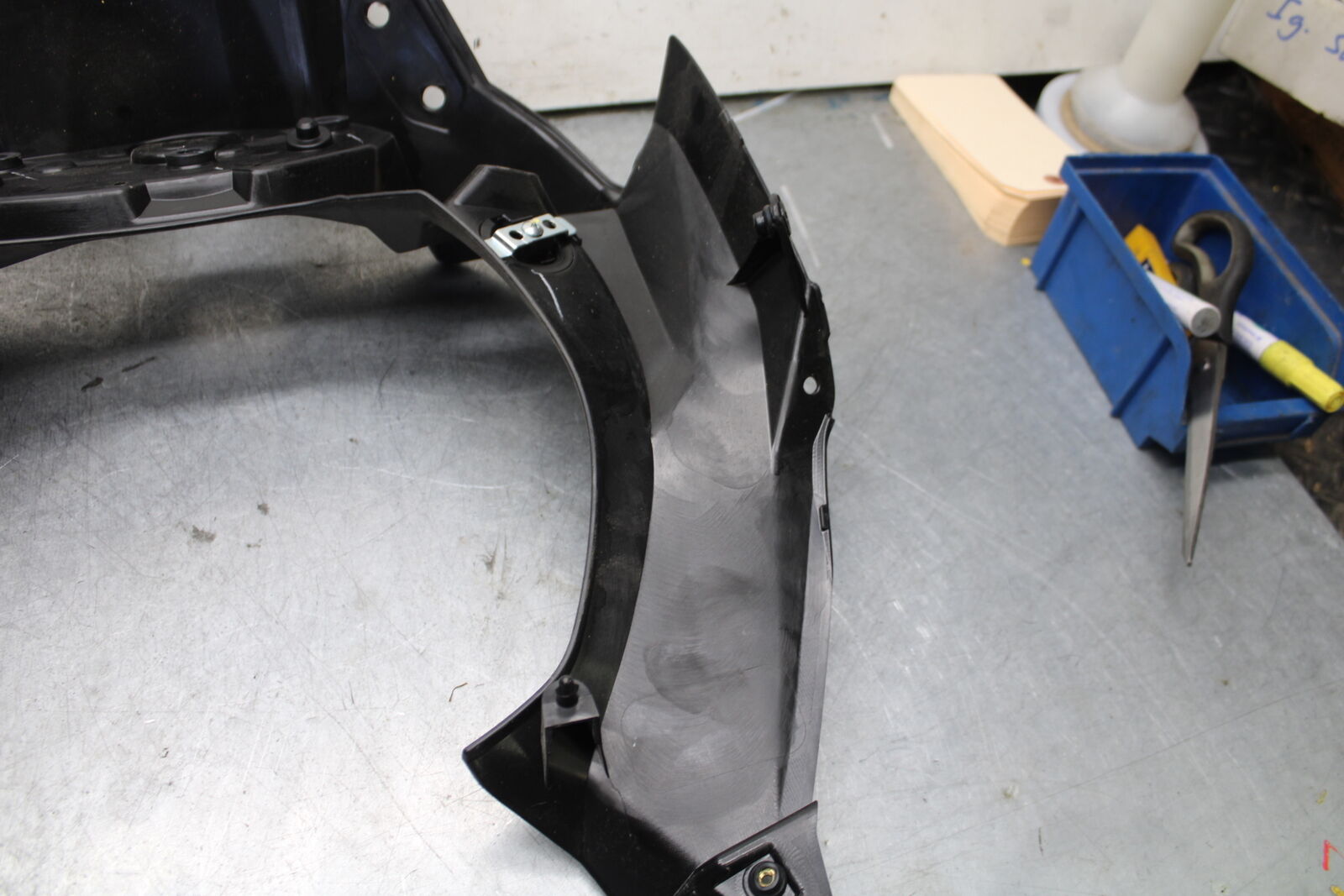 18-23 KAWASAKI NINJA 400 FRONT CENTER COWL FAIRING BB660