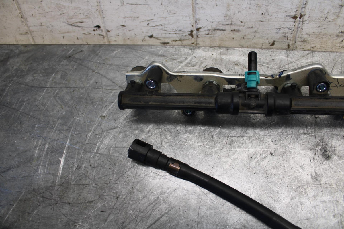 2009 Honda CBR600RR SECONDARY FUEL INJECTORS TOP AIRBOX GAS RAIL BB536