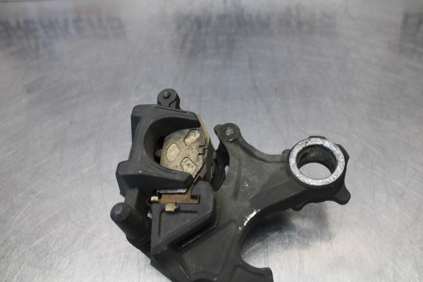 07 SUZUKI GSXR1000 REAR BACK BRAKE CALIPER W MOUNT BRACKET BB770