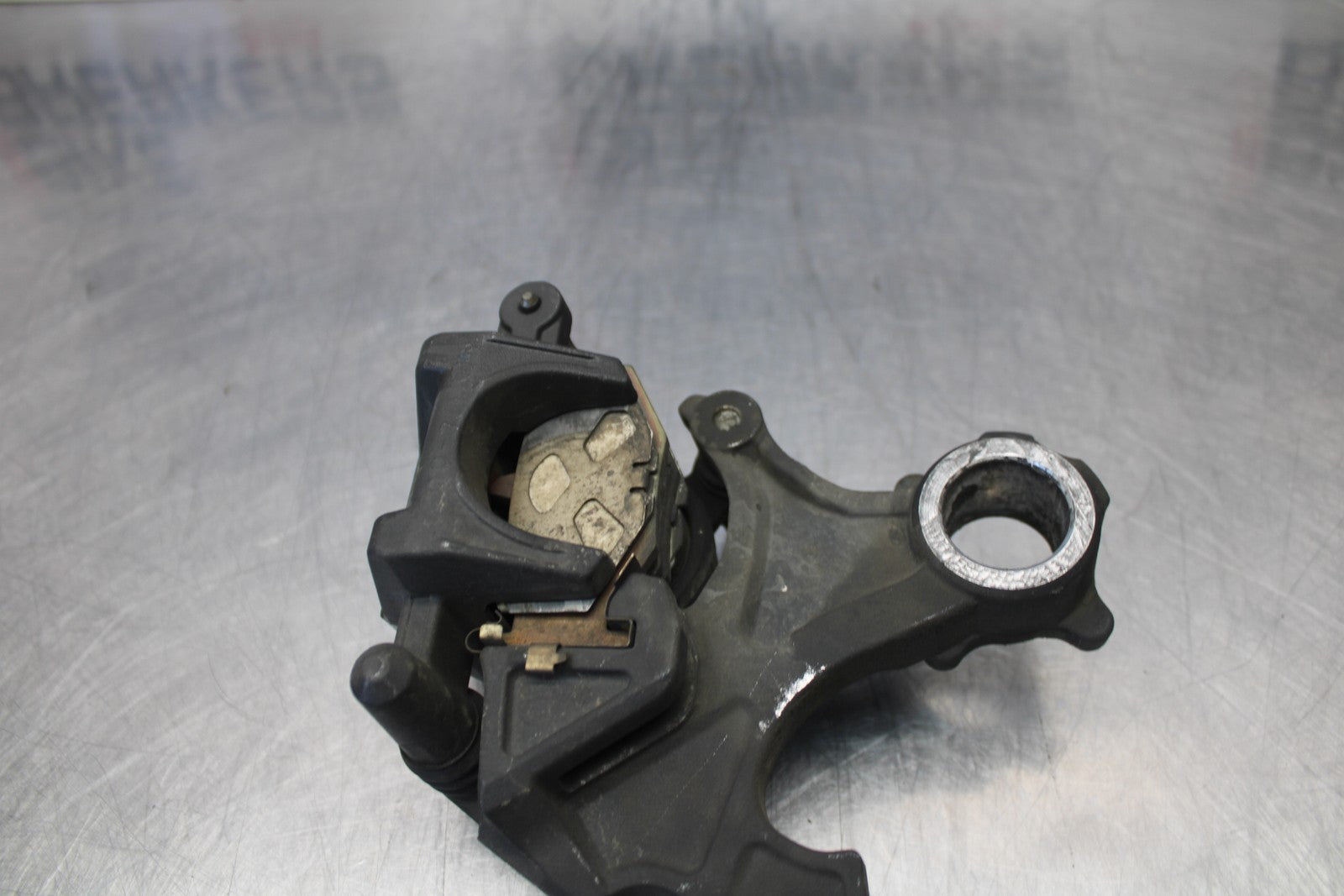 07 SUZUKI GSXR1000 REAR BACK BRAKE CALIPER W MOUNT BRACKET BB770