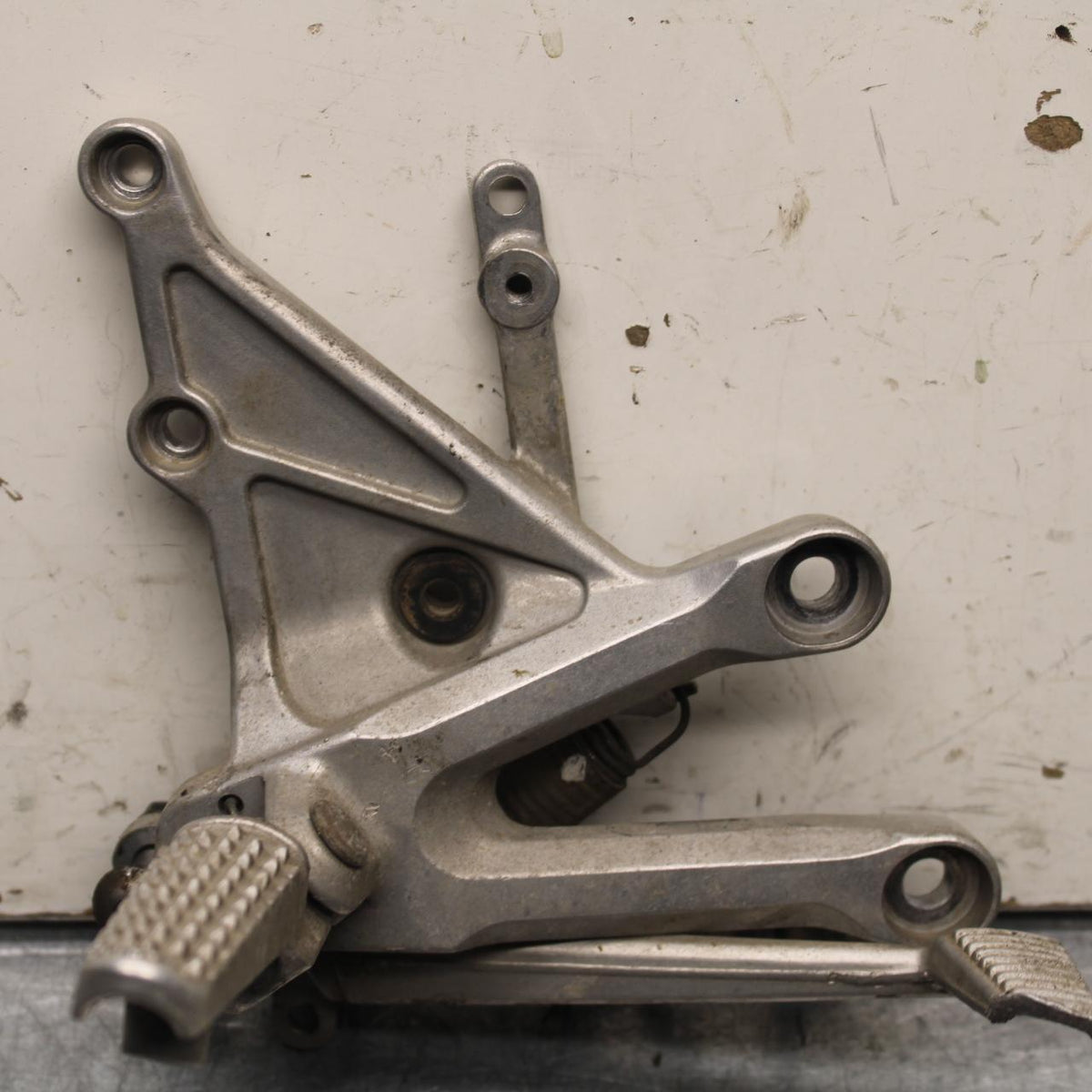 06-07 HONDA CBR1000RR RIGHT REARSET REAR SET DRIVER FOOT PEG REST STOP BB99