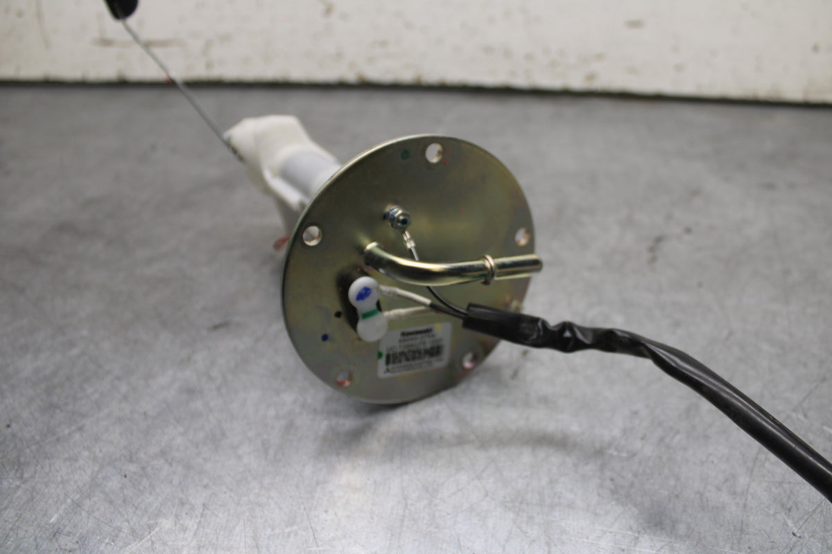 18-24 KAWASAKI NINJA 650 FUEL PUMP GAS PETROL SENDER UNIT BB725