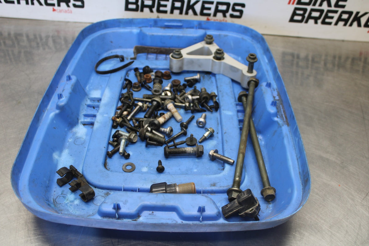 03-04 YAMAHA YZF R6S MOUNTING BOLTS HARDWARE SCREWS BB890
