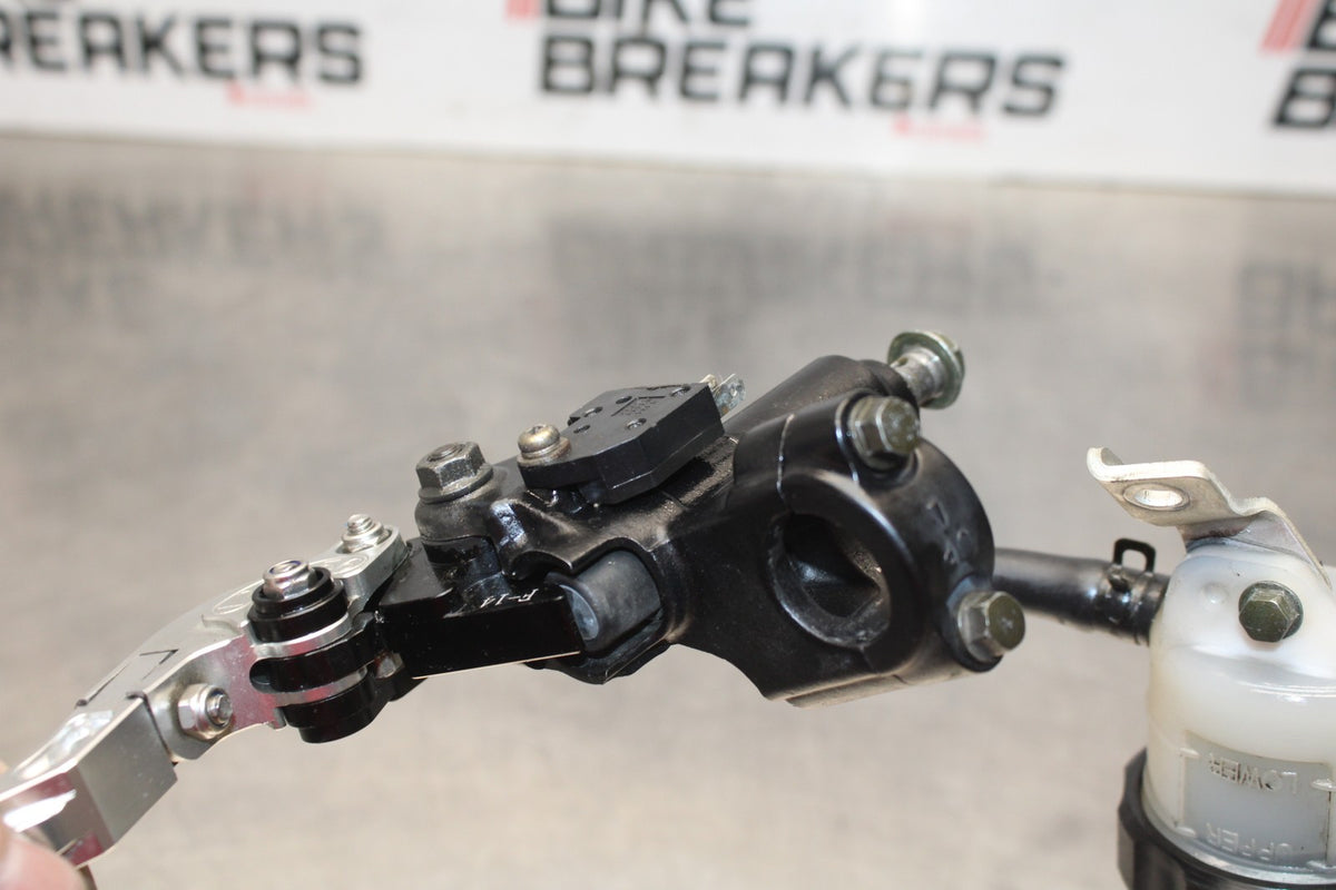 00 SUZUKI GSXR750 FRONT BRAKE MASTER CYLINDER w/ LEVER BB820