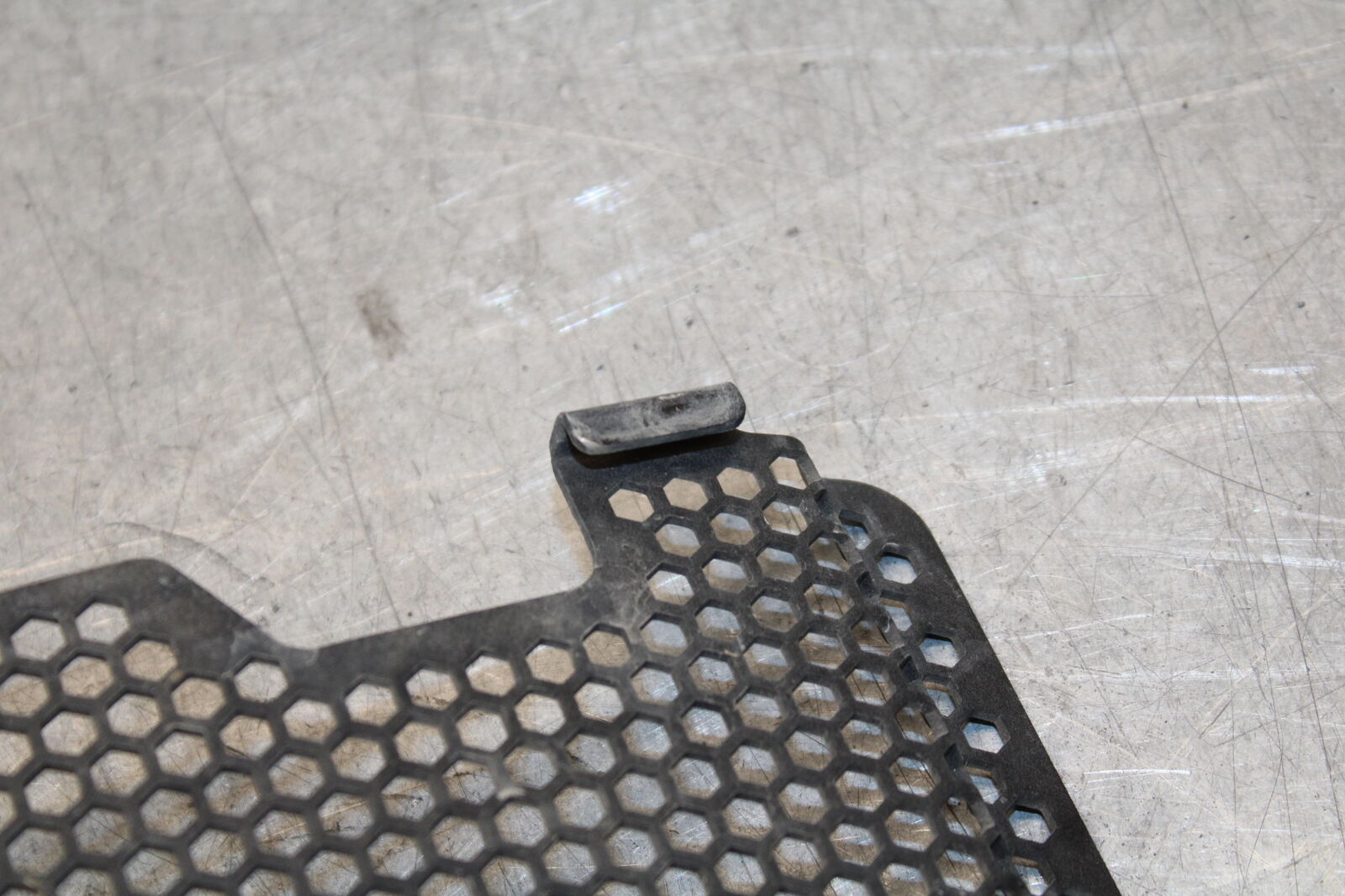 16 KAWASAKI NINJA ZX10R COOLANT RADIATOR GUARD GRILLE BB650