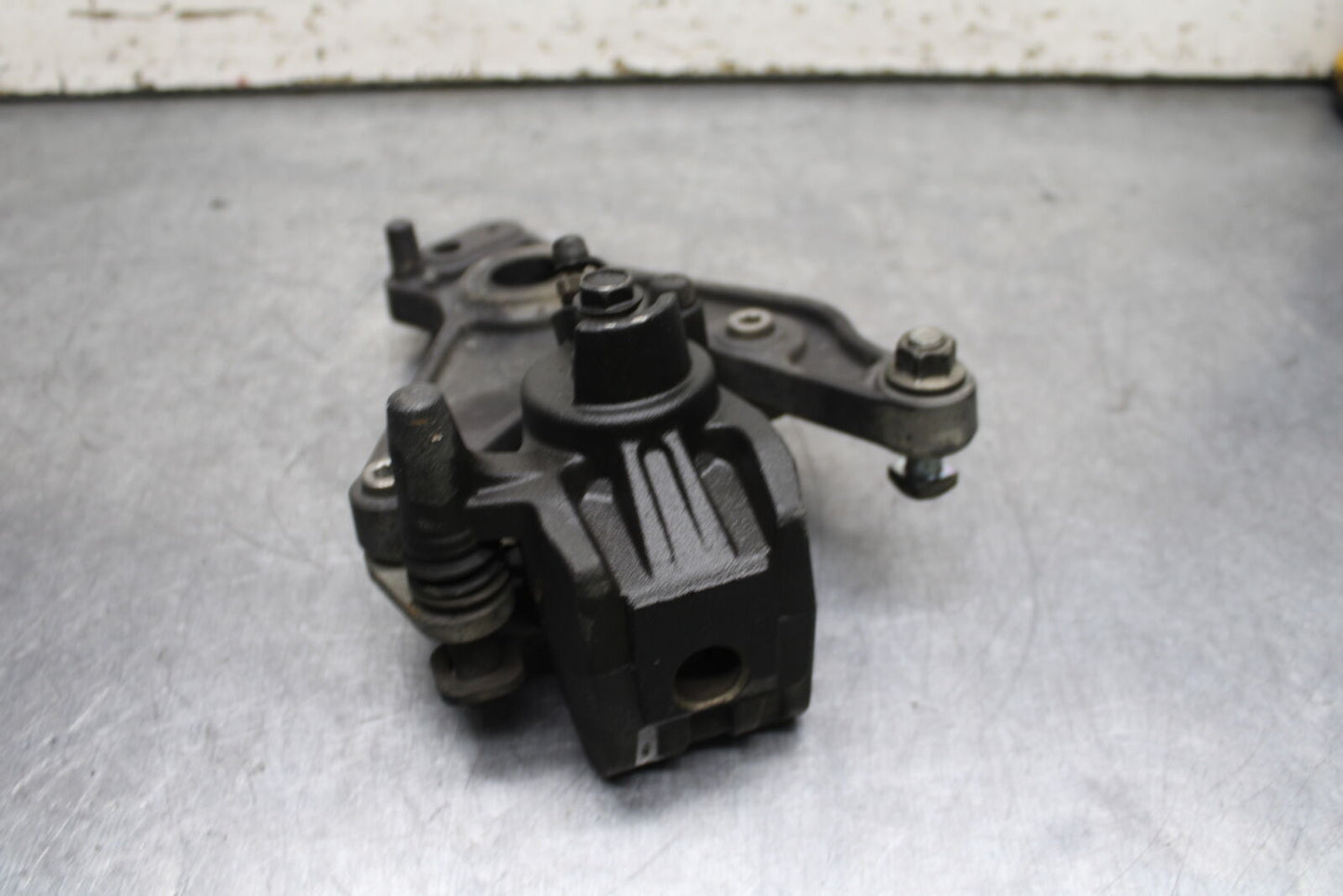 12-13 KAWASAKI Z1000 REAR BACK BRAKE CALIPER W MOUNT BRACKET BB743