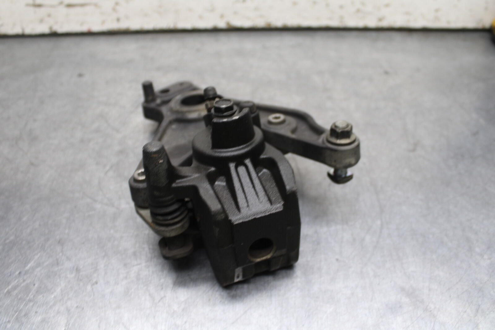 12-13 KAWASAKI Z1000 REAR BACK BRAKE CALIPER W MOUNT BRACKET BB743