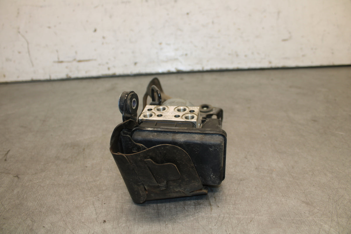 19-23 KAWASAKI NINJA ZX6R ABS PUMP UNIT MODULE BB701