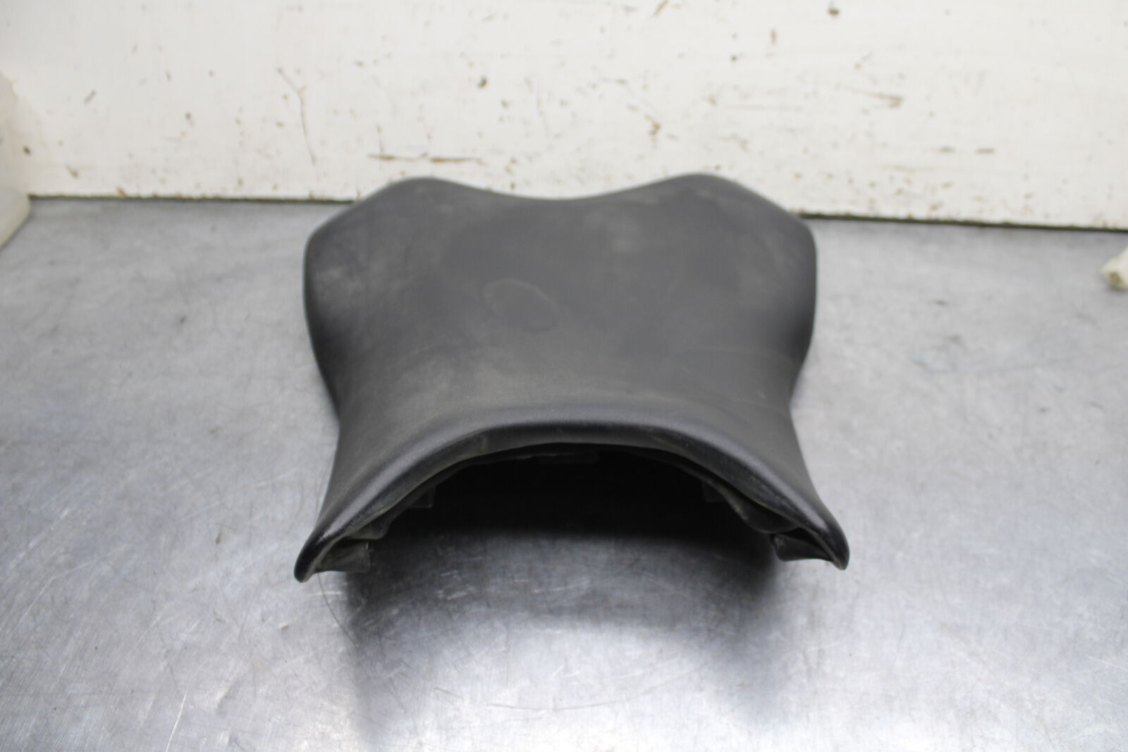 06-07 YAMAHA YZF R6 FRONT DRIVERS SEAT PAD SADDLE PILLION BB742