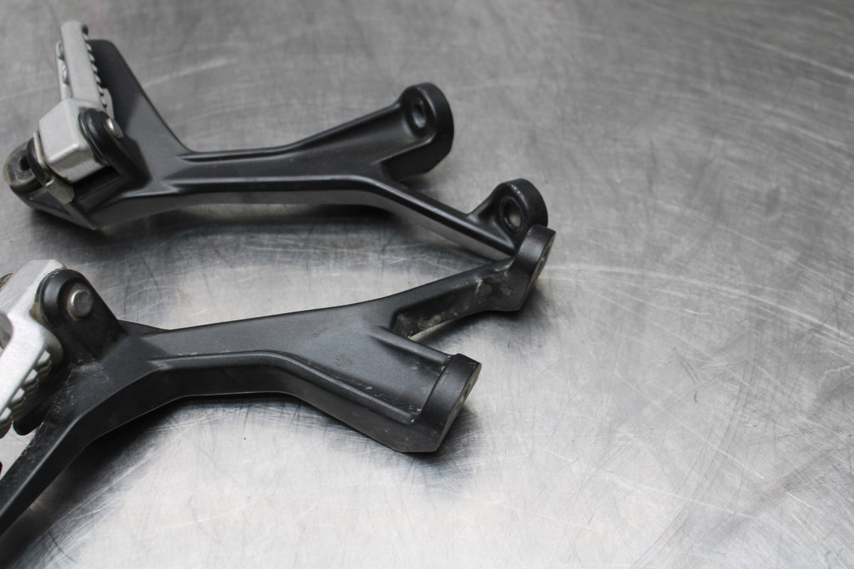 18-23 KAWASAKI NINJA 400 EX400 ABS REAR BACK PASSENGER PEG SET PAIR BB177