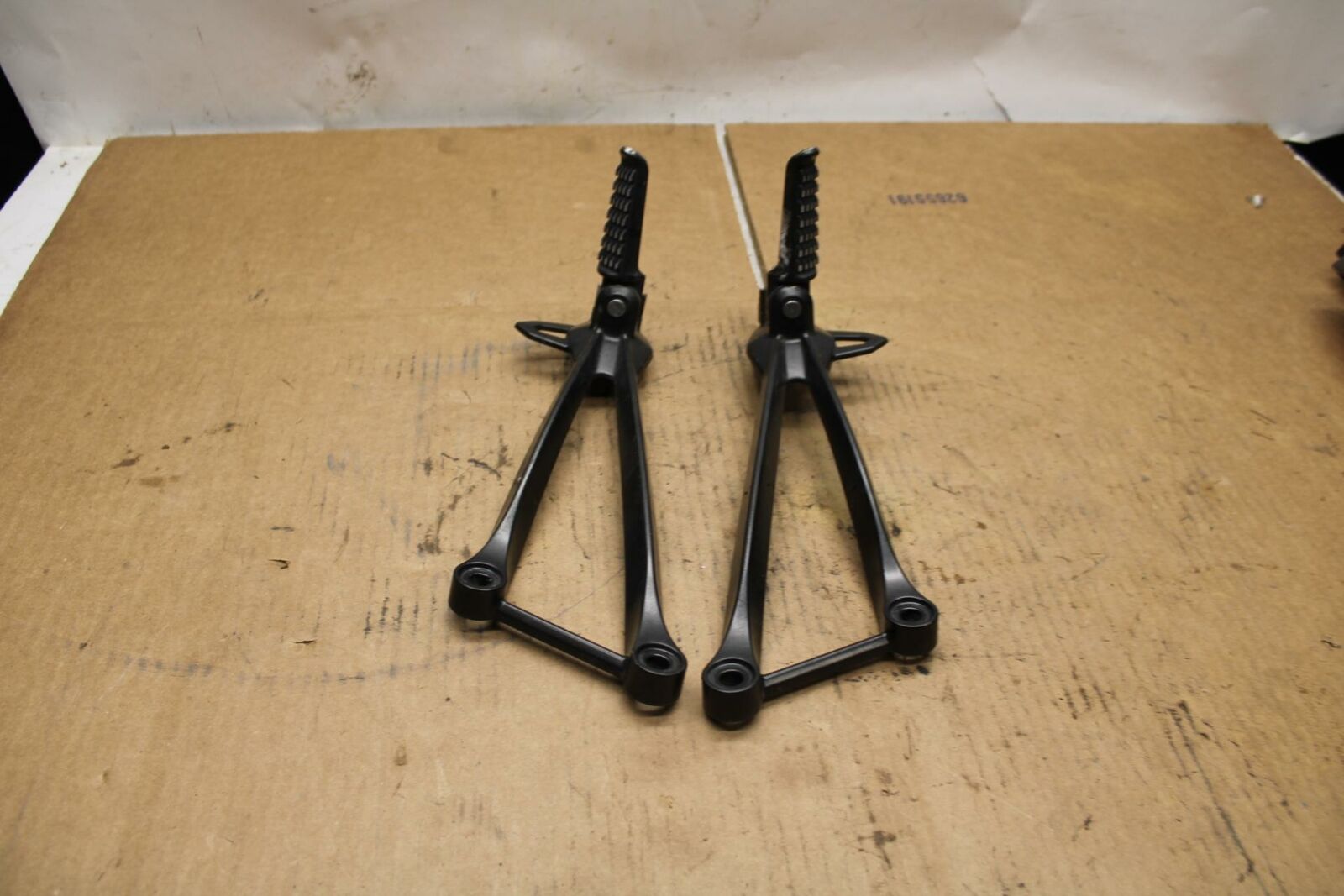09-12 KAWASAKI NINJA ZX6R REAR BACK PASSENGER PEG SET PAIR BB383