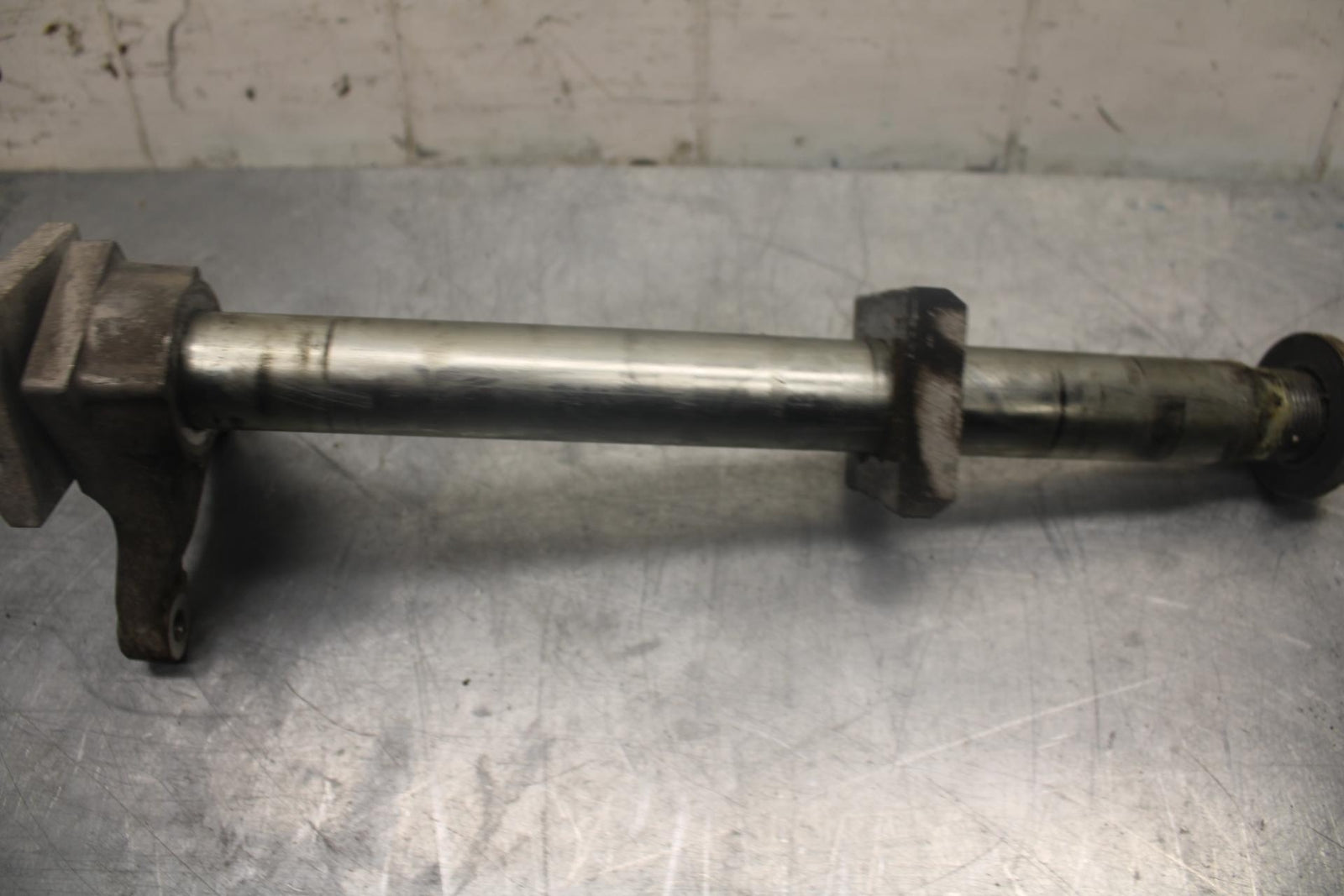 97-98 SUZUKI GSXR 600 SRAD REAR AXLE BACK WHEEL RIM PIVOT BOLT AXEL BB455