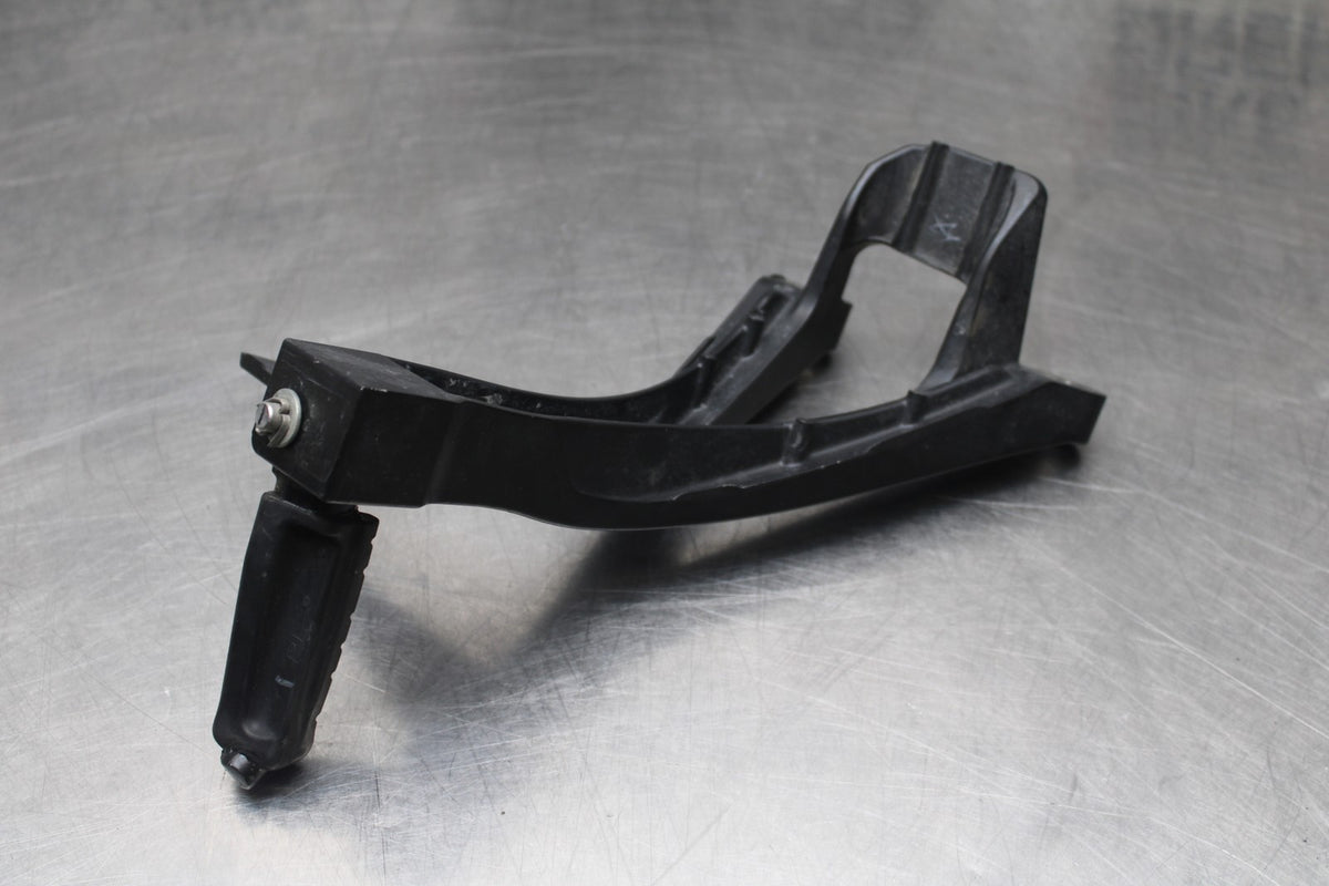 17-21 KTM RC 390 RIGHT REAR BACK PASSENGER PEG BB442