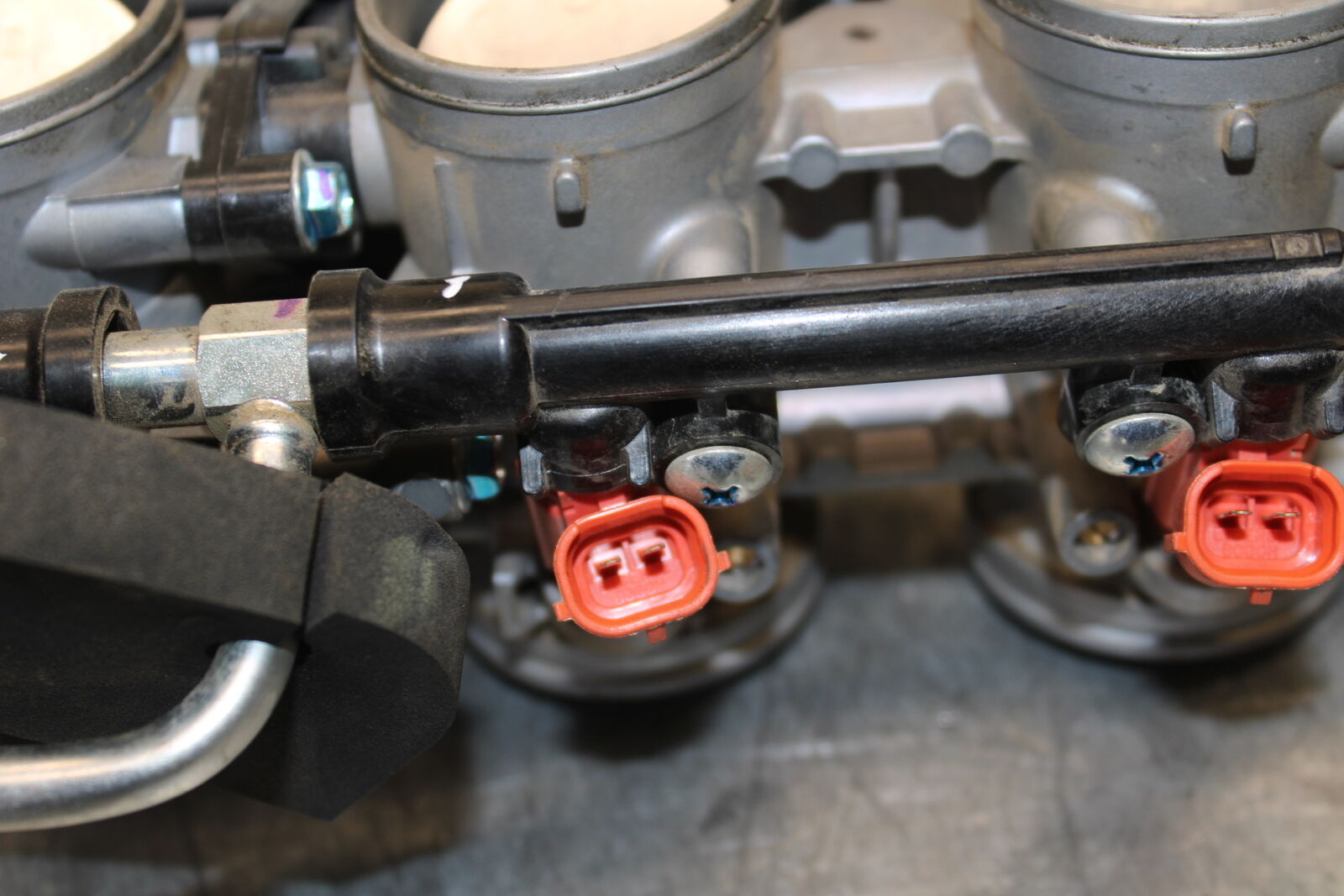 19-23 KAWASAKI NINJA ZX6R MAIN FUEL INJECTORS / THROTTLE BODIES BB701