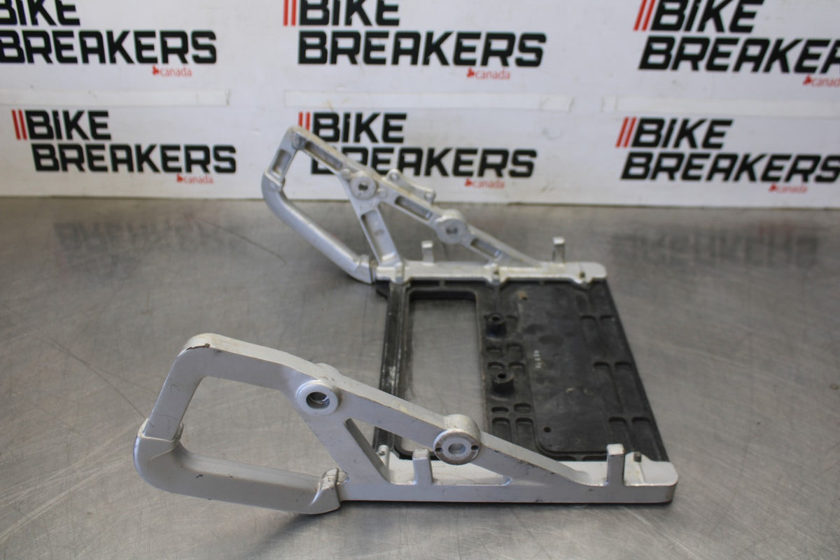 06 KAWASAKI KLR650 PASSENGER REAR SEAT GRAB BAR HANDLE REAR RACK BB919
