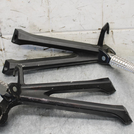 11-23 SUZUKI GSXR 750 REAR BACK PASSENGER PEG SET PAIR BB54