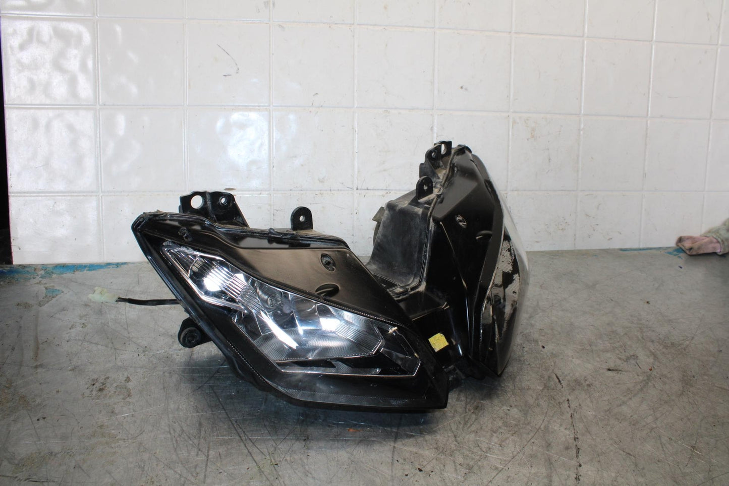 13-17 KAWASAKI NINJA 300 FRONT HEADLIGHT HEAD LIGHT LAMP BB429