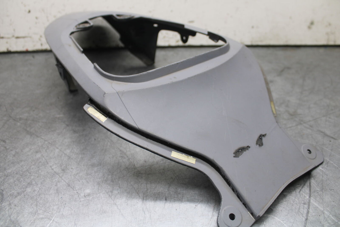 08-10 SUZUKI GSXR 600  CENTER REAR BACK TAIL FAIRING COWL BB101