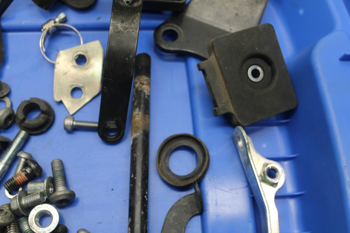 2007 Yamaha V Star 1300 XVS1300A MISCELLANEOUS BOLTS FASTENERS HARWARE BB78