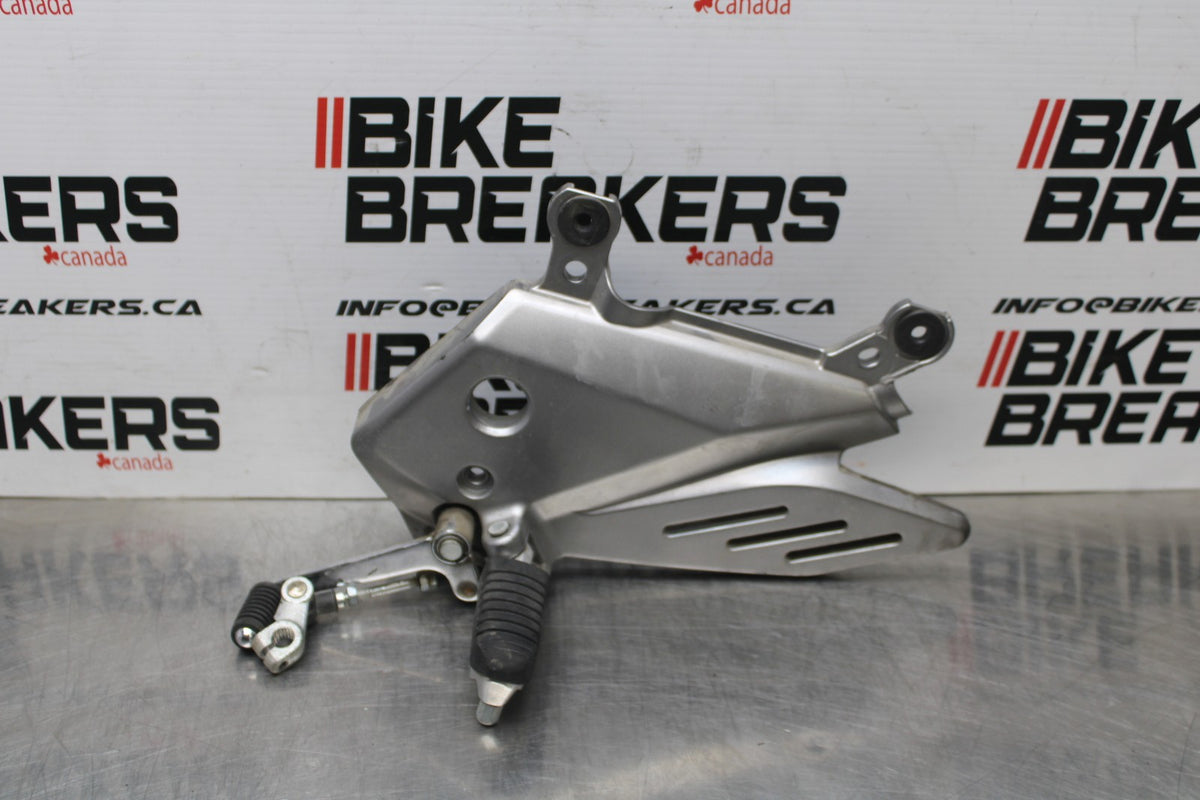 15 SUZUKI GW250F LEFT REARSET REAR SET FOOT PEG W SHIFTER BB789