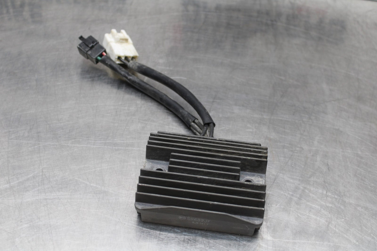 19 MOTO GUZZI V7 III RECTIFIER VOLTAGE REGULATOR BB831