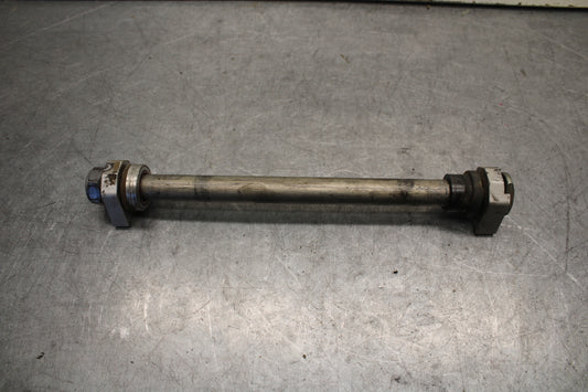 09-11 TRIUMPH DAYTONA 675 REAR AXLE BACK WHEEL RIM PIVOT BOLT AXEL BB652