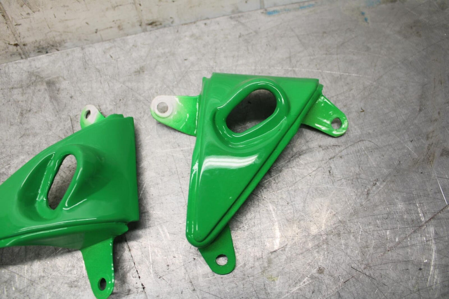 2005 Kawasaki Ninja ZX6R  FRONT  TURN SIGNALS LIGHT COWL TRIM BB534