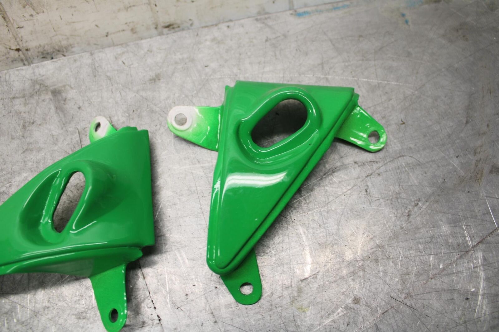 2005 Kawasaki Ninja ZX6R  FRONT  TURN SIGNALS LIGHT COWL TRIM BB534