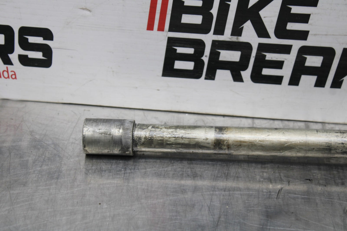 18 YAMAHA SUPER TENERE REAR AXLE BACK WHEEL RIM PIVOT BOLT AXEL BB832