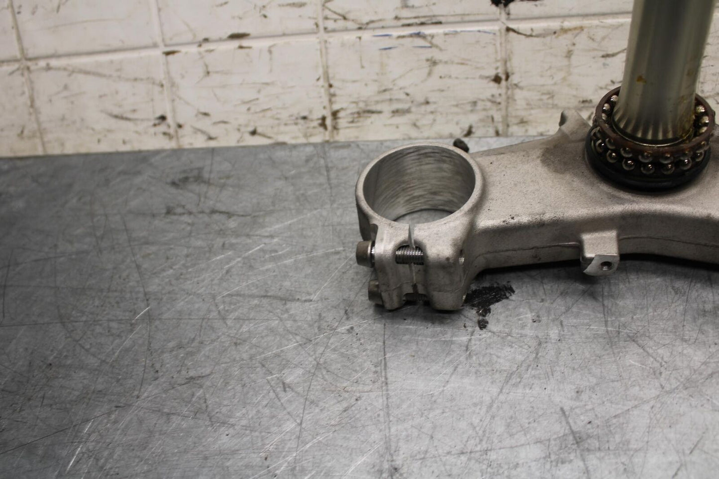 2009 Kawasaki Ninja ZX6R ZX600R FRONT FORKS CLAMP LOWER TRIPLE TREE STEM BB548