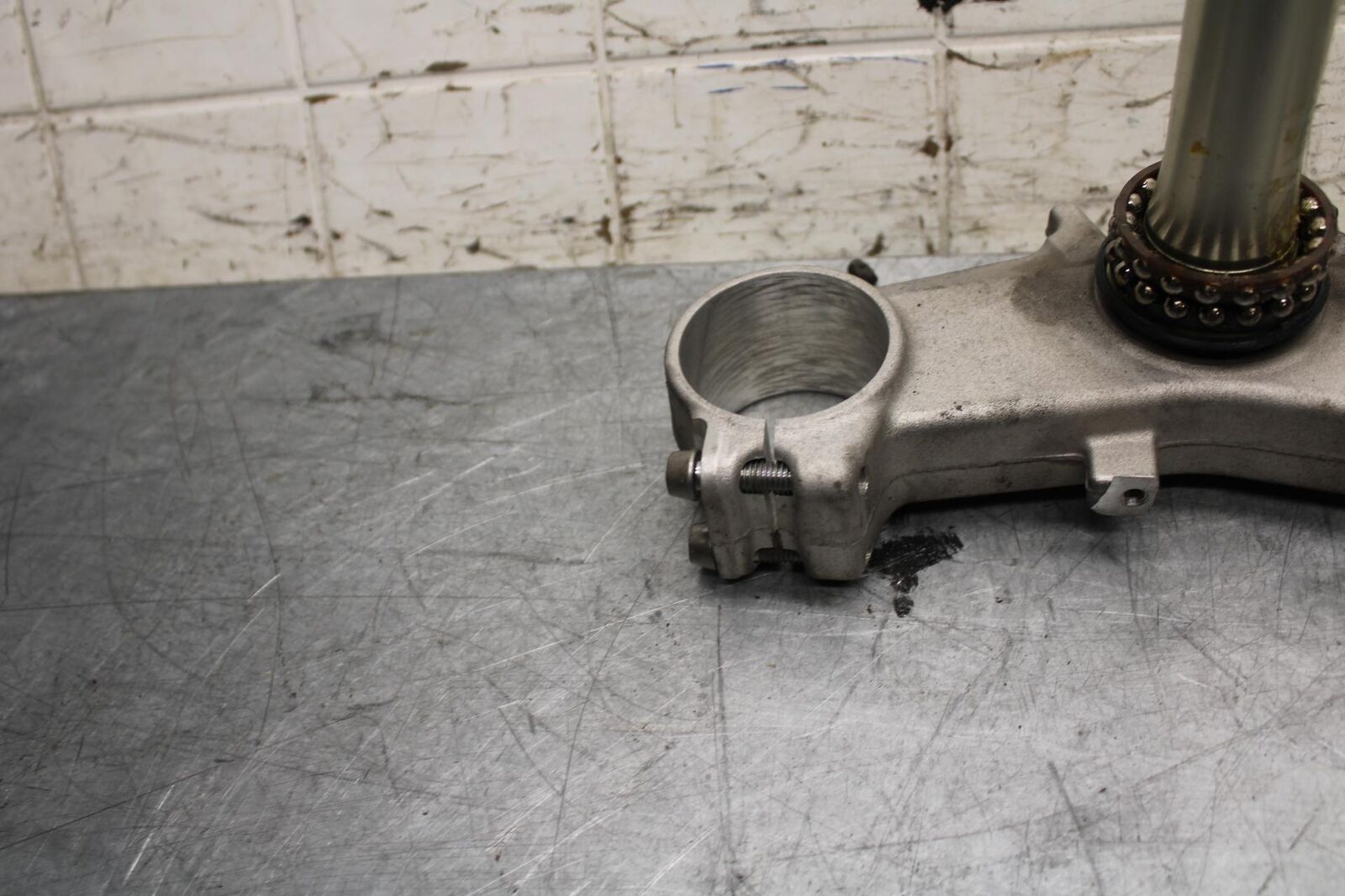 2009 Kawasaki Ninja ZX6R ZX600R FRONT FORKS CLAMP LOWER TRIPLE TREE STEM BB548