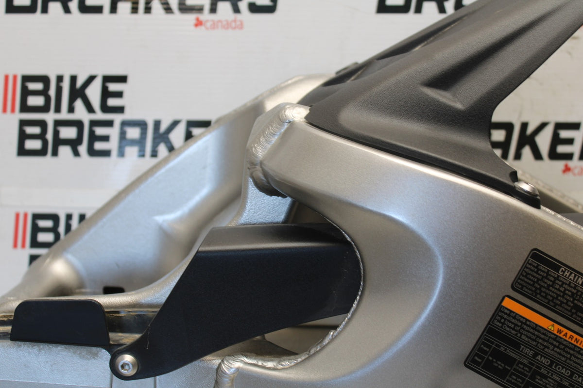 22 KAWASAKI NINJA ZX6R ZX636 ABS 40TH ANNIVERSARY REAR BACK SWINGARM BB911