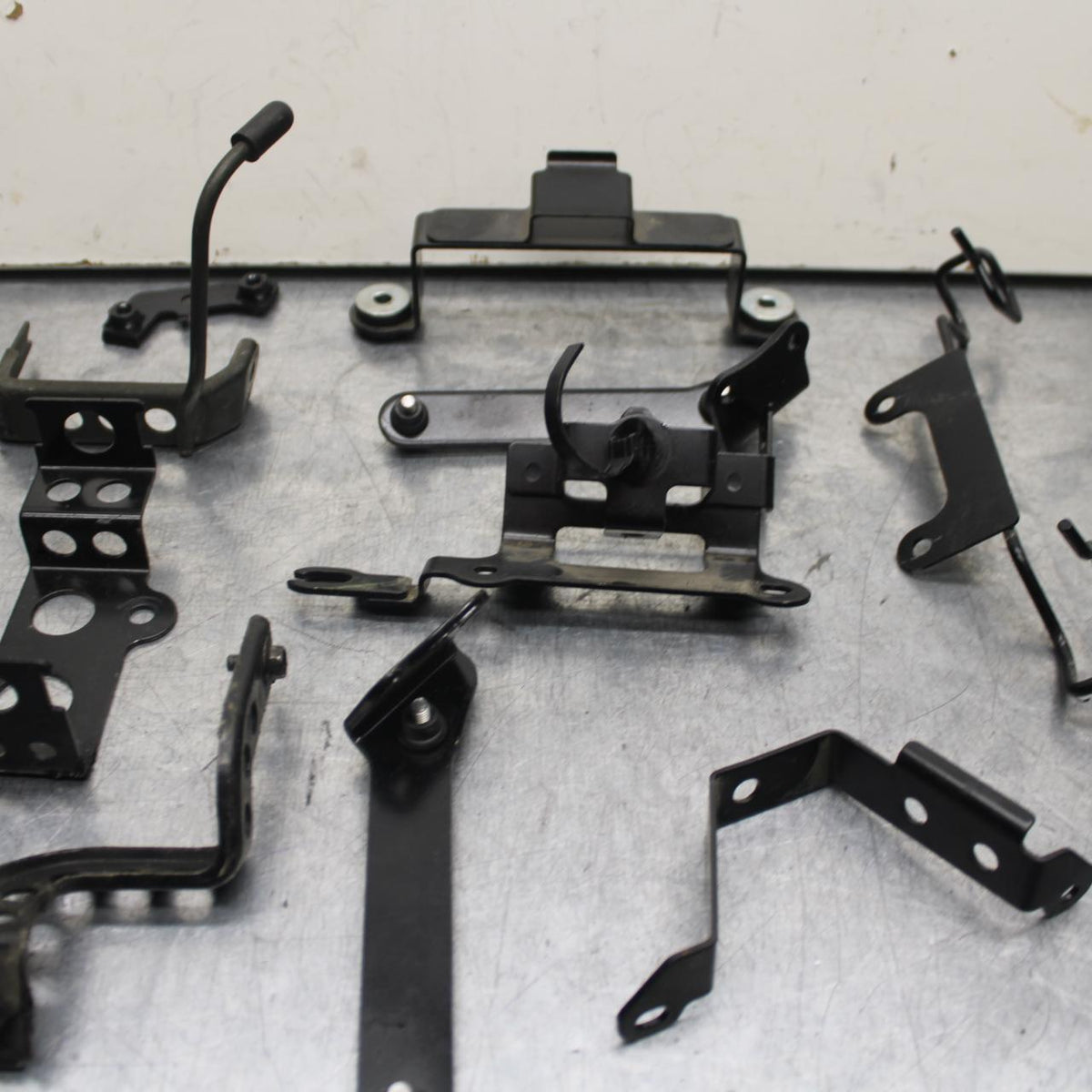 17-20 KAWASAKI 650 EX650 ABS GAS TANK RESERVOIR BRACKET AND MISCELLANEOUS BB88